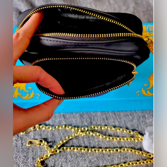Versace
La Medusa crossbody bag
Never worn - Picture 6 of 8